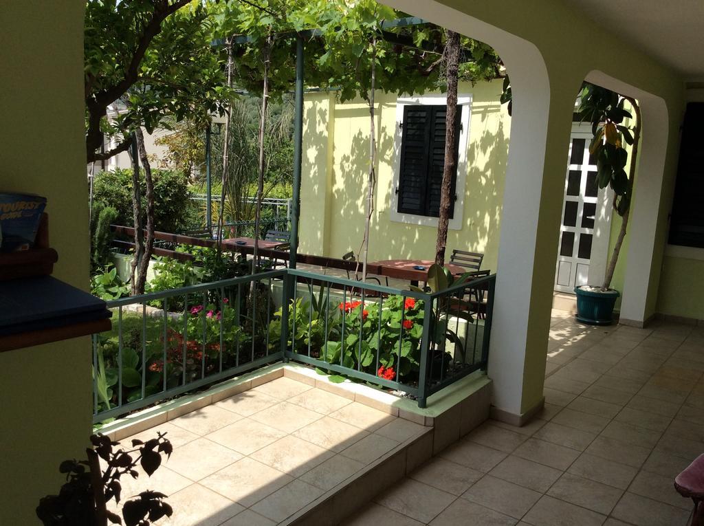 Apartments Simo Petrovac Exterior foto