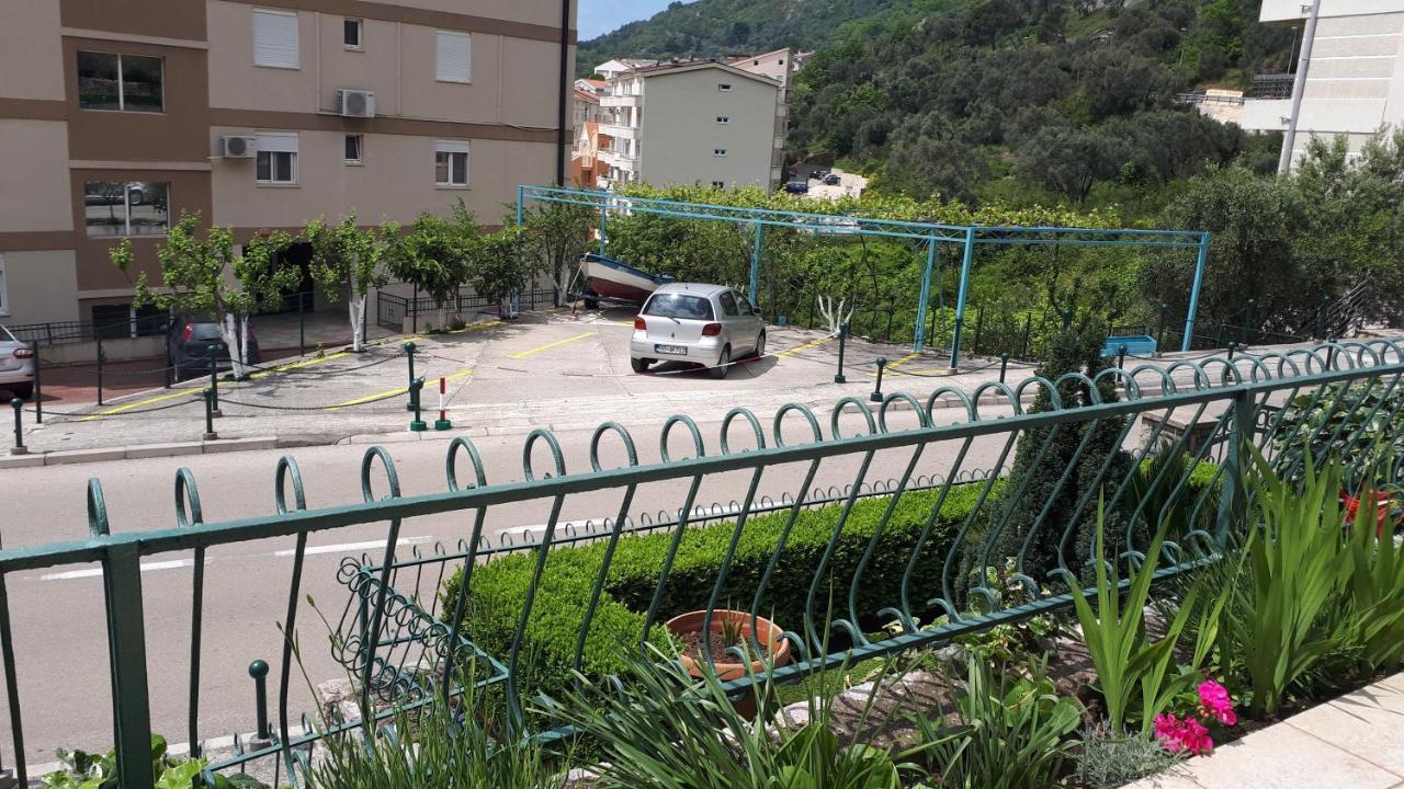 Apartments Simo Petrovac Exterior foto